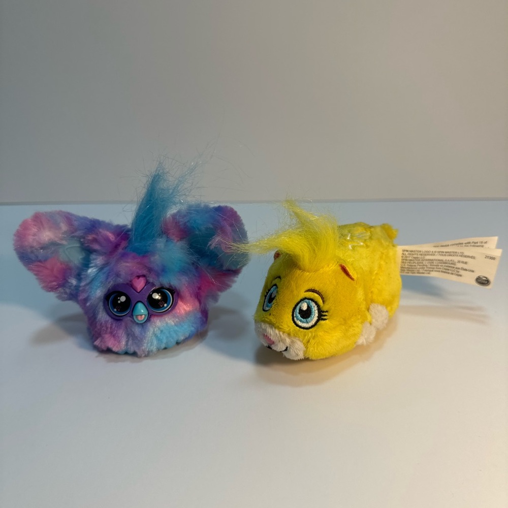Furby Toys‎ Set Very Good Condition The Yellow Works No Box